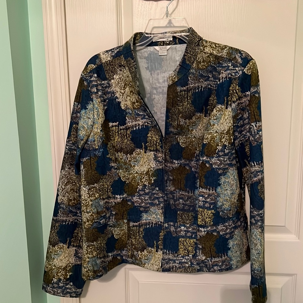 Women’s zippered jacket